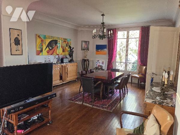 La Varenne Saint Hilaire Maison de 247 m² de 9 Pièces, double séjour, 5 chambres, 4 salle de bains.