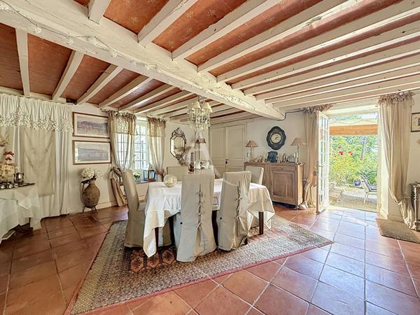 Propriété d'exception, gîte et écurie