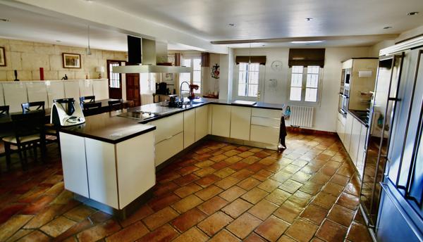 Garons (30128) Splendide Mas 600 m2, 5HA, piscine 20/4, box chevaux