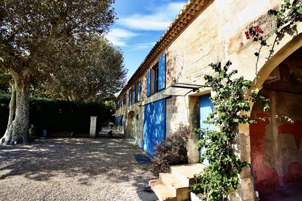 Garons (30128) Splendide Mas 600 m2, 5HA, piscine 20/4, box chevaux