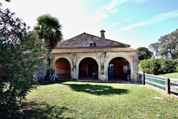 Garons (30128) Splendide Mas 600 m2, 5HA, piscine 20/4, box chevaux