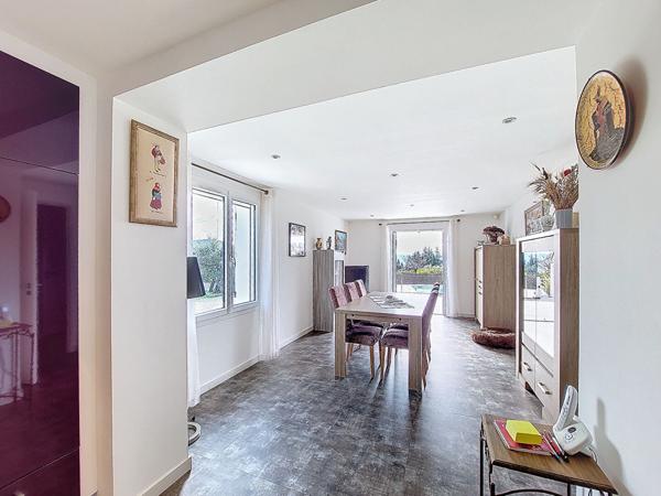 Maison Manosque 7 pièce(s) 205 m2 avec piscine au sel sécurisée