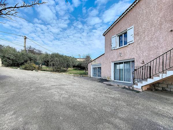 Maison Manosque 7 pièce(s) 205 m2 avec piscine au sel sécurisée