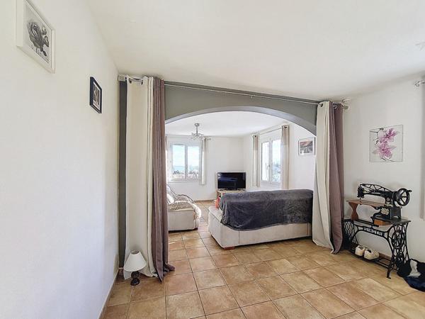 Maison Manosque 7 pièce(s) 205 m2 avec piscine au sel sécurisée