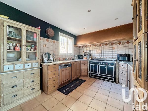 Maison 8 pièces de 192 m² à Sainte-Cécile-les-Vignes (84290)