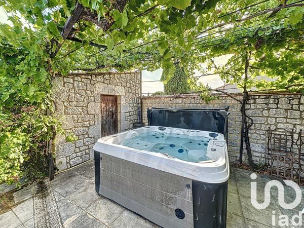 Maison 8 pièces de 192 m² à Sainte-Cécile-les-Vignes (84290)