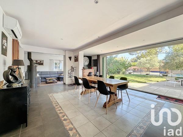 Maison 8 pièces de 192 m² à Sainte-Cécile-les-Vignes (84290)