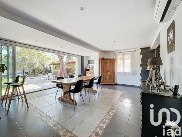 Maison 8 pièces de 192 m² à Sainte-Cécile-les-Vignes (84290)