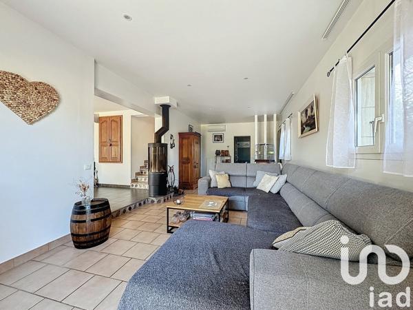 Maison 8 pièces de 192 m² à Sainte-Cécile-les-Vignes (84290)