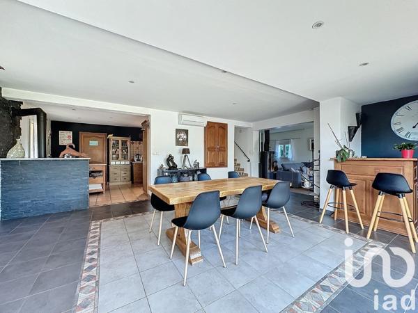 Maison 8 pièces de 192 m² à Sainte-Cécile-les-Vignes (84290)