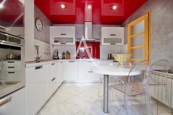 LATTES - QUARTIER RECHERCHÉ DES FILIÈS - VILLA DE TYPE 5 - 4 FACES SANS MITOYENNETÉ - PLAIN-PIED (+ MEZZANINE AVEC BUREAU) - 3 CHAMBRES - GARAGE - FORAGE - PROCHE MAISON DE LA NATURE, ECOLE ET TRAMWAY.