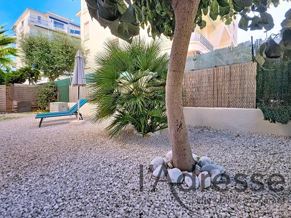 COUP DE COEUR ! Magnifique 2 pièces avec jardin de 75m² à CANNES PALM BEACH !
