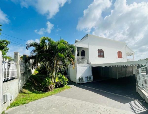 IMMEUBLE DE RAPPORT 400 m2 - 16 PIÈCES - 7 APPARTEMENTS LOUÉS - LOYERS 68100€/AN - TERRAIN DE 2996 m2 - TRÈS GROS POTENTIEL - IDÉAL INVESTISSEUR.