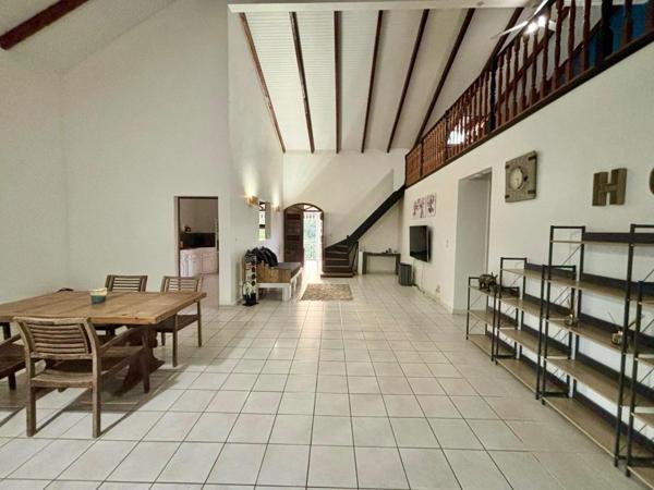 IMMEUBLE DE RAPPORT 400 m2 - 16 PIÈCES - 7 APPARTEMENTS LOUÉS - LOYERS 68100€/AN - TERRAIN DE 2996 m2 - TRÈS GROS POTENTIEL - IDÉAL INVESTISSEUR.