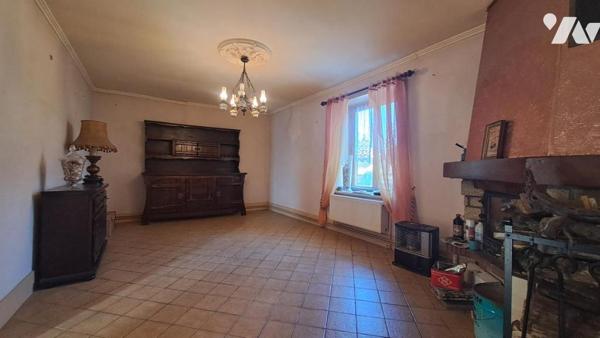 MAISON 2 LOGEMENTS + COUR, DEPENDANCE, GARAGE, PUIT