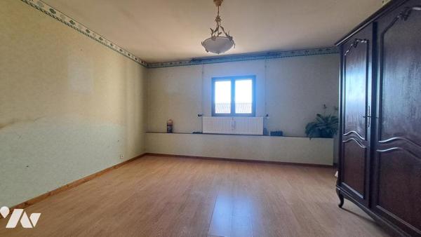 MAISON 2 LOGEMENTS + COUR, DEPENDANCE, GARAGE, PUIT