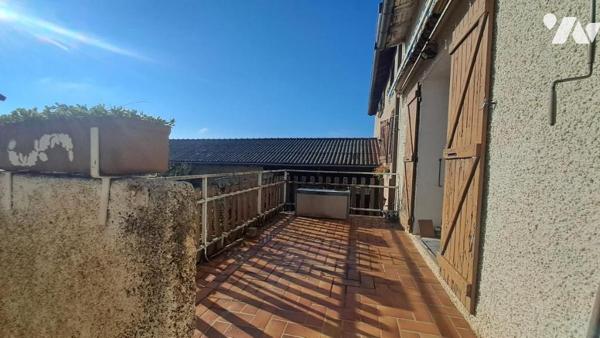 MAISON 2 LOGEMENTS + COUR, DEPENDANCE, GARAGE, PUIT