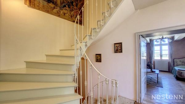 A vendre propriété composée de plusieurs bâtisses en pierre dont une maison de Maitre au coeur de la campagne Gersoise