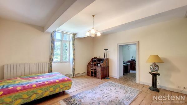 A vendre propriété composée de plusieurs bâtisses en pierre dont une maison de Maitre au coeur de la campagne Gersoise