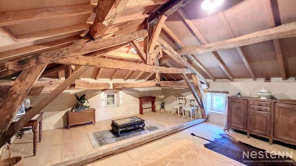 A vendre propriété composée de plusieurs bâtisses en pierre dont une maison de Maitre au coeur de la campagne Gersoise