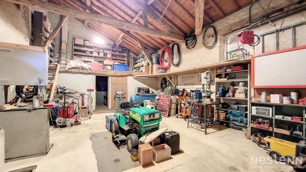 A vendre propriété composée de plusieurs bâtisses en pierre dont une maison de Maitre au coeur de la campagne Gersoise