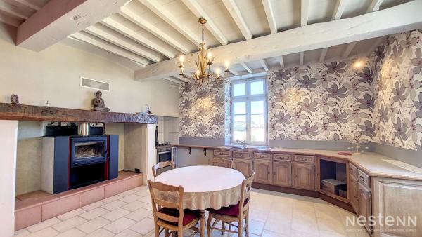 A vendre propriété composée de plusieurs bâtisses en pierre dont une maison de Maitre au coeur de la campagne Gersoise