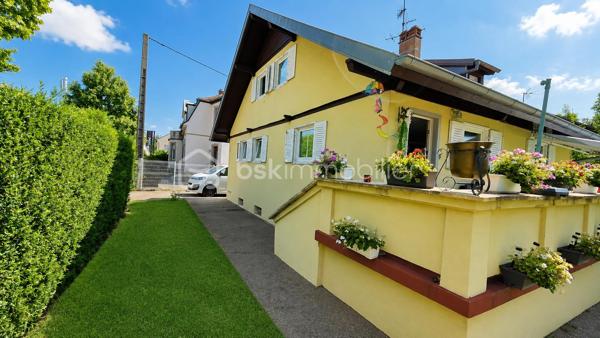 🏡 Maison individuelle de 116 m² sur un terrain de 497 m² avec piscine et garage
située 89 route de Rouffach à Colmar.

À découvrir, cette agréable **maison individuelle de 116 m² habitables**, implantée sur un **terrain clos de 497 m²**, offrant de beaux volumes et un cadre de vie idéal pour une famille.

### Au rez-de-chaussée

* Entrée
* Salon-séjour lumineux ouvert sur la cuisine
* Une chambre avec douche
* Salle de bains
* WC indépendant

### À l'étage

* Deux chambres
* Un bureau, idéal pour le télétravail ou une chambre d'enfant

### Au sous-sol

Sous-sol complet comprenant :

* Une chambre
* Une buanderie
* Un atelier
* Une chaufferie

### Prestations

✔ Chauffage central au gaz
✔ Climatisation réversible au rez-de-chaussée

### Les extérieurs

Vous profiterez d'un agréable terrain de **497 m²**, d'une **terrasse**, d'un **garage** ainsi que d'une **piscine chauffée de 6,30 × 3,50 m** avec pompe à chaleur, idéale pour les beaux jours.

### Les atouts

✅ Maison individuelle de 116 m²
✅ Terrain de 497 m²
✅ Belle pièce de vie ouverte
✅ 3 chambres + bureau (+ 1 chambre au sous-sol)
✅ Sous-sol complet
✅ Chauffage gaz + climatisation réversible
✅ Garage
✅ Terrasse
✅ Piscine chauffée

📍 Une maison fonctionnelle, parfaitement adaptée à une vie de famille, à proximité des commodités.

📞 **Contactez-moi pour obtenir davantage d'informations ou organiser une visite.**