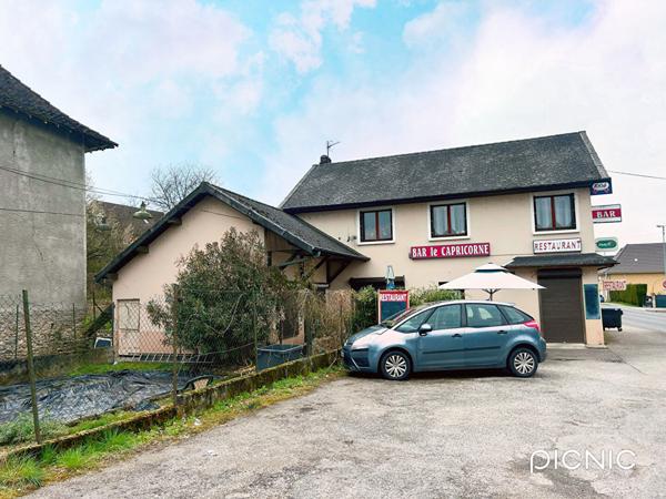 Ensemble immobilier loué avec bail en cours, appartement plus murs commerciaux.