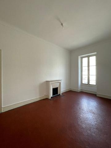 Avenue Malaussena - 5 pièces de 104 m2 + balcon. Entièrement rénové.