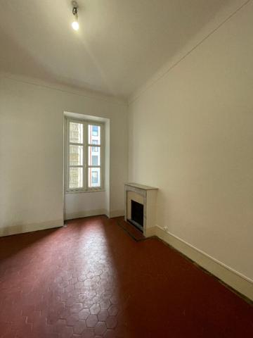 Avenue Malaussena - 5 pièces de 104 m2 + balcon. Entièrement rénové.