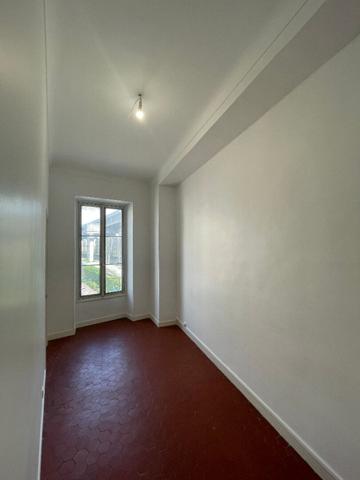 Avenue Malaussena - 5 pièces de 104 m2 + balcon. Entièrement rénové.