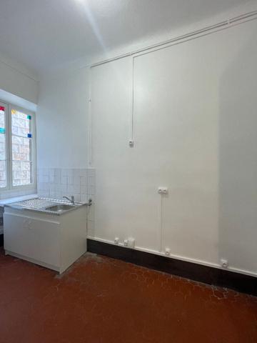 Avenue Malaussena - 5 pièces de 104 m2 + balcon. Entièrement rénové.