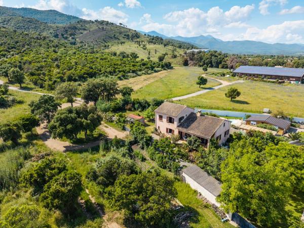 Maison de 140m2 avec 4 chambres sur un terrain de 1453m2