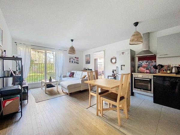 Bordeaux Bassins à Flot – T2 avec terrasse et parking couvert