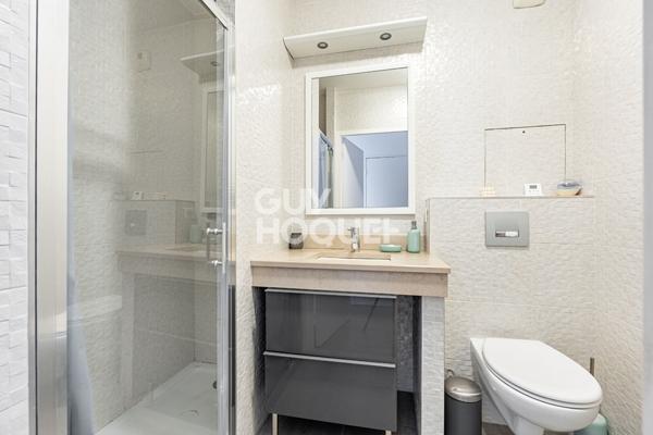 APPARTEMENT 5 PIECES EN DERNIER ETAGE AVEC TERRASSE, PARKINGS ET CAVE