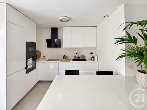 Appartement T3 à vendre  3 pièces - 59 m 2   GALLARGUES LE MONTUEUX  - 30