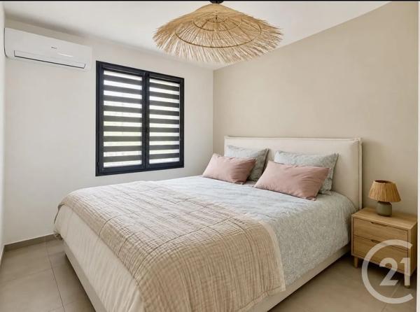 Appartement T3 à vendre  3 pièces - 59 m 2   GALLARGUES LE MONTUEUX  - 30