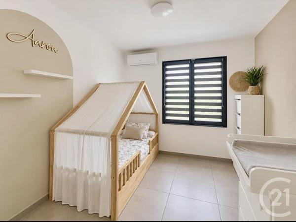 Appartement T3 à vendre  3 pièces - 59 m 2   GALLARGUES LE MONTUEUX  - 30