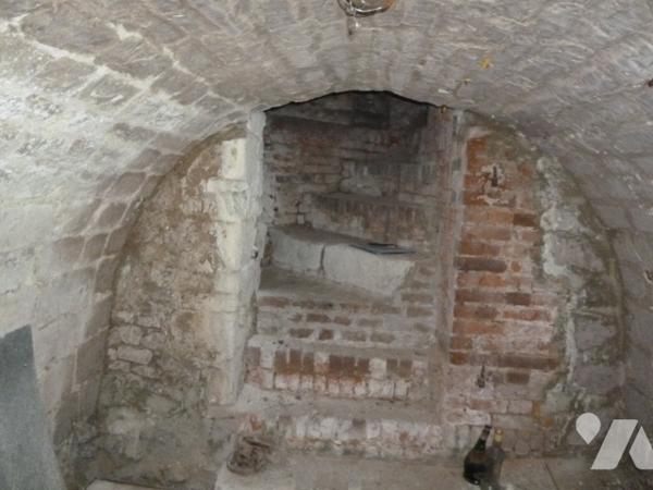 Maison 3 pièces à rénover, dépendances, terrain.