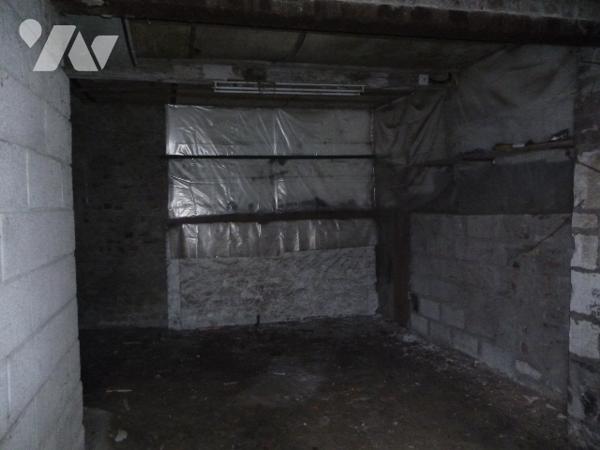 Maison 3 pièces à rénover, dépendances, terrain.