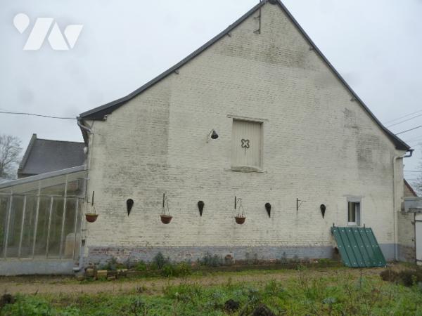 Maison 3 pièces à rénover, dépendances, terrain.