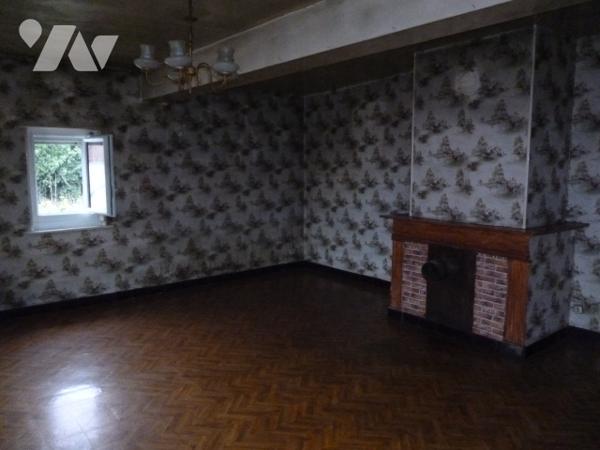 Maison 3 pièces à rénover, dépendances, terrain.