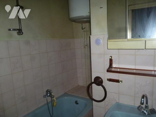 Maison 3 pièces à rénover, dépendances, terrain.