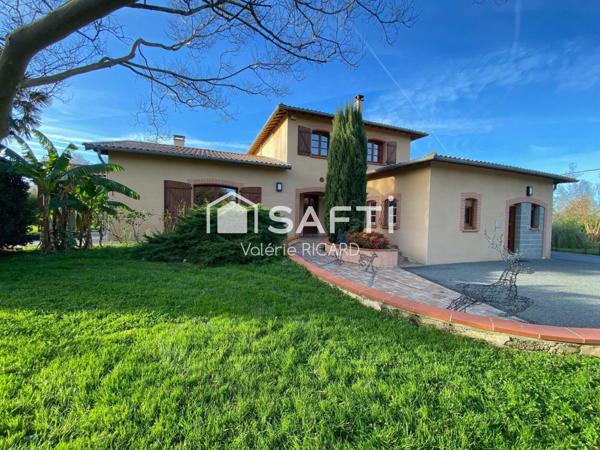 CAYRAC, Maison d'architecte d'environ 194m2 sur un terrain arboré de 3852 m2