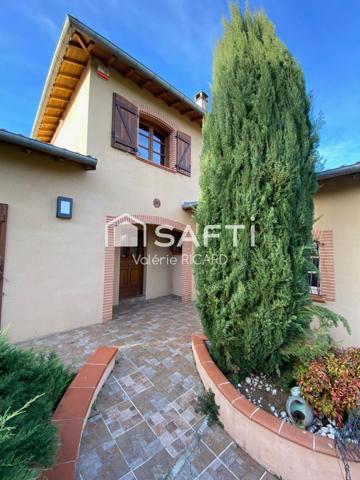 CAYRAC, Maison d'architecte d'environ 194m2 sur un terrain arboré de 3852 m2