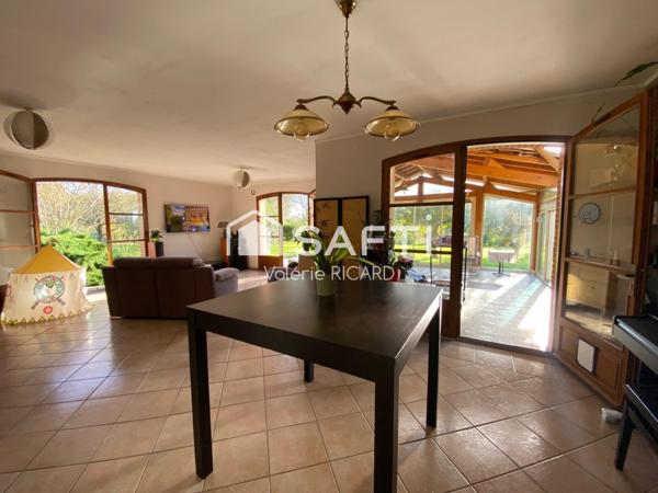 CAYRAC, Maison d'architecte d'environ 194m2 sur un terrain arboré de 3852 m2