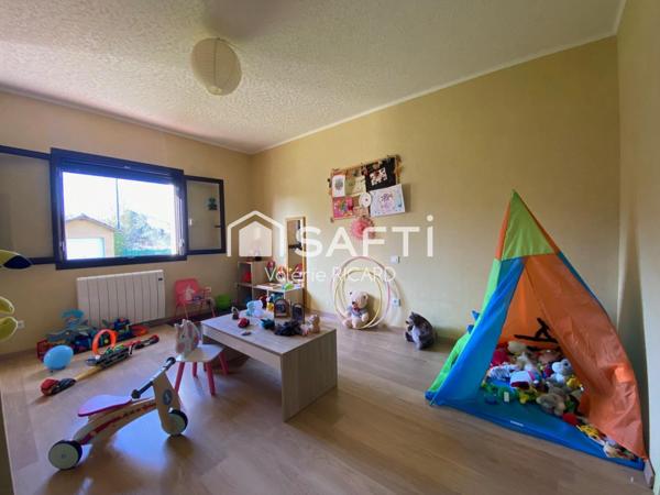 CAYRAC, Maison d'architecte d'environ 194m2 sur un terrain arboré de 3852 m2