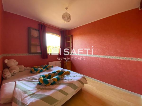 CAYRAC, Maison d'architecte d'environ 194m2 sur un terrain arboré de 3852 m2