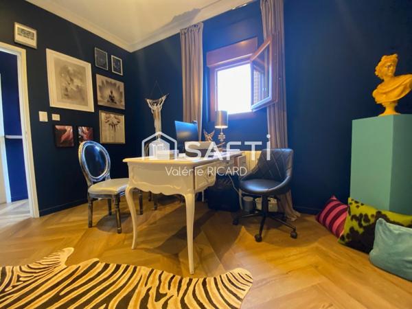 CAYRAC, Maison d'architecte d'environ 194m2 sur un terrain arboré de 3852 m2