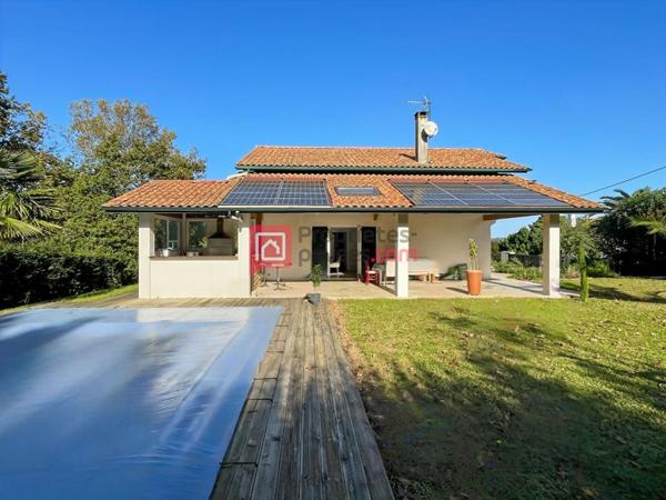 Maison familiale avec jardin et piscine, à proximité du bourg d'Ustaritz